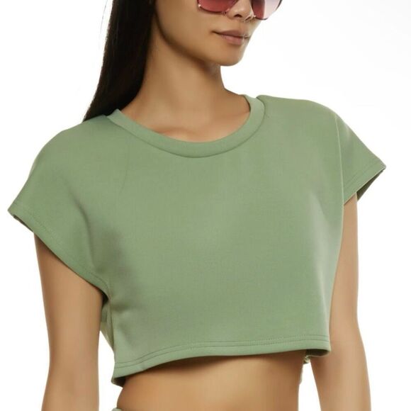 NWT daisy Sage green boxy crop top size L - Picture 1 of 4